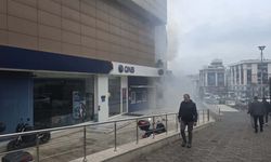 AVM'den yükselen dumanlar paniğe neden oldu