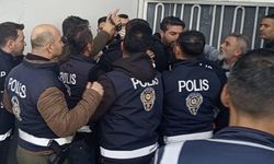 Kırmızı kart sonrası saha karıştı: Antrenör ve yönetici polise saldırdı