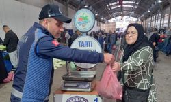 Zabıtalar denetimde: Pazarlarda hileli satışa geçit yok