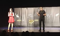 'Boşanma Teklifi' sahnelendi; Siyasi mizah sahneyi salladı