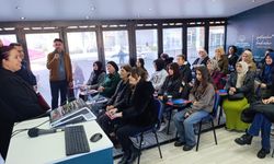 Güney Hacıbektaşoğlu, eğitim gören kadınları TIR'da ziyaret etti