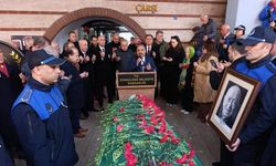 Yüksel Aytaç için Zonguldak Belediyesi önünde töreni düzenlendi