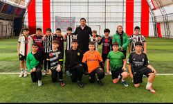 Başkan Kamil Altun sahaya indi, çocukların mutluluğuna ortak oldu...