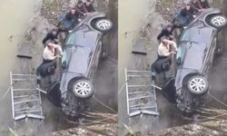 Bariyerlere çarpan otomobil 20 metre yükseklikteki köprüden dereye uçtu