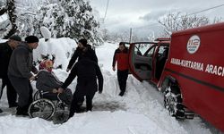 Karda mahsur kalan diyaliz hastasına itfaiye ulaştı