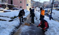 Kdz. Ereğli’de yollar ve kaldırımlar kardan temizleniyor