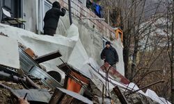 Karaelmas'ta heyelan; 8 kişilik aile tahliye edildi