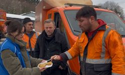 Gençlerden kar savaşçılarına vefa: Kandilde tatlı sürpriz