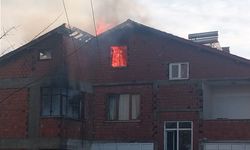 Beycuma’da korkutan yangın: Çatı katı alevlere teslim oldu