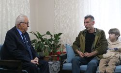 Başkan Posbıyık, depremzede aileyi evinde ziyaret etti