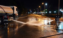 Ereğli Belediyesi her gece yollarda çamur temizliyor