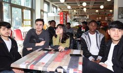 Evden uzakta, aynı duyguda