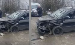 Araçlar kafa kafaya çarpıştılar: 4 yaralı