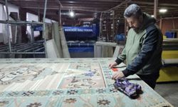 Halıda bulduğu altınları sahibine ulaştırdı