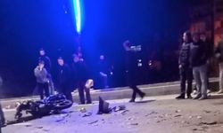 Kafa kafaya çarpıştılar: Sürücü yola savruldu