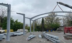 Pazar yerinde çelik taşıyıcı sistem montajı tüm hızıyla sürüyor