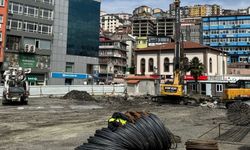 Merkez Çarşısı inşaatında kazık çakma çalışması başladı