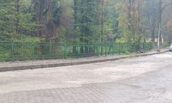 Yollar gölete döndü! Kaldırımda yürüyemez hale geldik