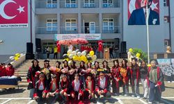Öğrencilerin mezuniyet sevinci