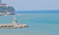 Sağanak sonrası deniz kahverengiye büründü