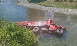 Devrek'te trafik kazası; itfaiye ekipleri sürücüyü zamanında kurtardı