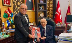 Kotra, MHP liderine Zonguldakspor forması hediye etti
