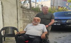 Karaveli, Engelli vatandaşa akülü sandalye hediye etti