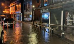 Rögarlar tıkandı, yollar göle döndü