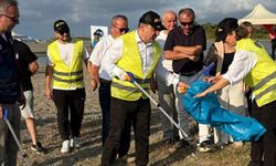 Milletvekili Ahmet Çolakoğlu, çöp topladı
