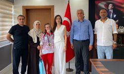 Dünya üçüncüsü ve Türkiye Şampiyonu Zeynep Tuncay’dan İlçe Millî Eğitim Müdürlüğüne ziyaret
