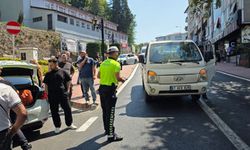 Yolun karşısına geçmek isteyen yayaya araç çarptı