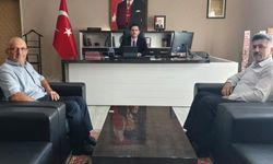 Kozlu Kaymakamı Çakır'dan şehit babalarına anlamlı ev sahipliği