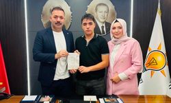 Mustafa Çağlayan’ın oğlu Arda Şenol Çağlayan 18 yaşında AK Parti’ye üye oldu