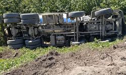 Beton Mikseri şarampole uçtu: Sürücü yaralandı