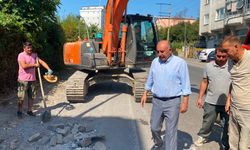 Gökçebey’de bozulan kaldırımlar yenileniyor