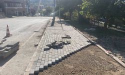 Gökçebey’de tretuvar çalışmaları sürüyor