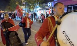 Çaycuma’da Cumhuriyet coşkusu fener alayına taştı
