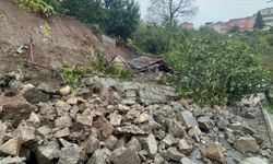 Ereğli'de heyelan sonrası 3 katlı bina tahliye edildi