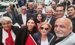 İYİ Parti Gazipaşa'da Türk bayrağı dağıttı
