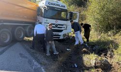İl Başkanı, kaza yapan sürücünün yardımına koştu