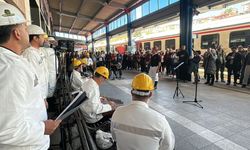 Turistik Karaelmas Ekspresi yolcularını Zonguldak'ta Madenci Korosu karşıladı