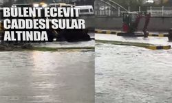 Bülent Ecevit Caddesi yarım metre su altında kaldı