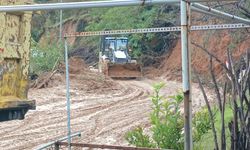 Özel İdare Müdürlüğü yolunda heyelan