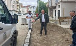 Başkan Öztürk, tretuvar çalışmalarını inceledi