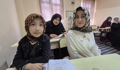 Türkçe öğrenen Afgan Seher, okula gitmek istiyor