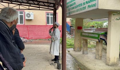 Bıçaklanarak katledilen genç kadın toprağa verildi