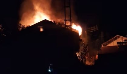 Gökçebey'de 3 katlı evde yangın