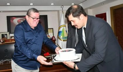 Ak Partili başkandan, CHP'li başkana doğum günü sürprizi