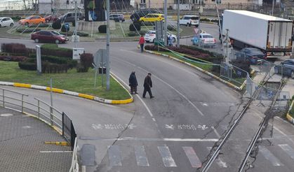 Zonguldak’ta üst geçit çilesi: Yaşlı çift ölümle burun buruna!