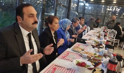 Başkan Dökmeci muhtarlarla iftarda buluştu
